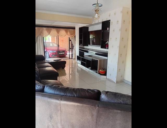 3 BEDROOM HOUSE FOR SALE IN NEWLANDS WEST
